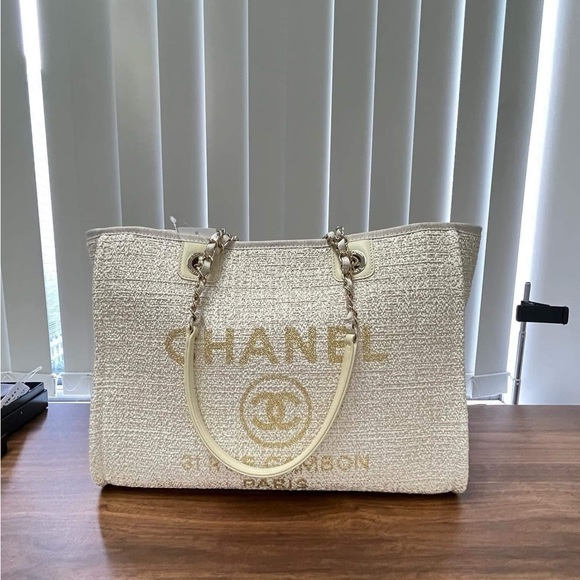 CHANEL Handbags - CHANEL DEAUVILLE TOTE RAFFIA WITH GLITTER AUTHENTIC ❗️